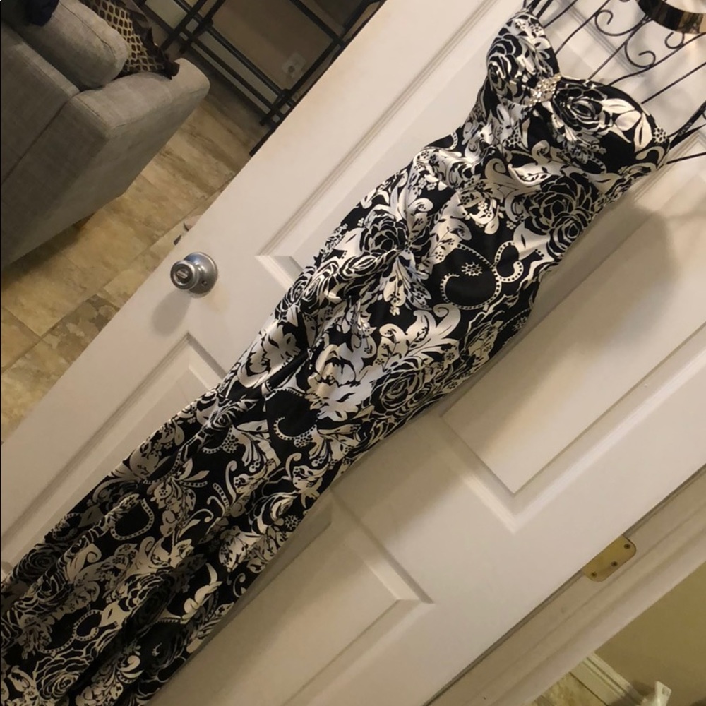 Elegant wedding/prom dress
